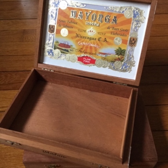 Vintage Wood Cigar Box Set of 2 Collectors Item - Picture 2 of 3